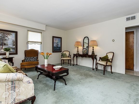 2nd image of 40 Cooper Ave
