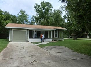 433 Winding Way, Lake Jackson, TX 77566