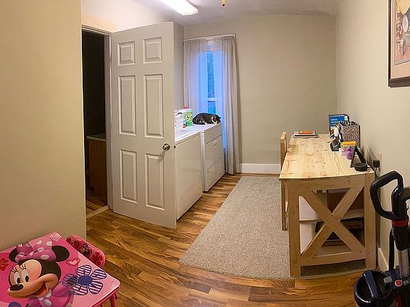 Laundry room/office