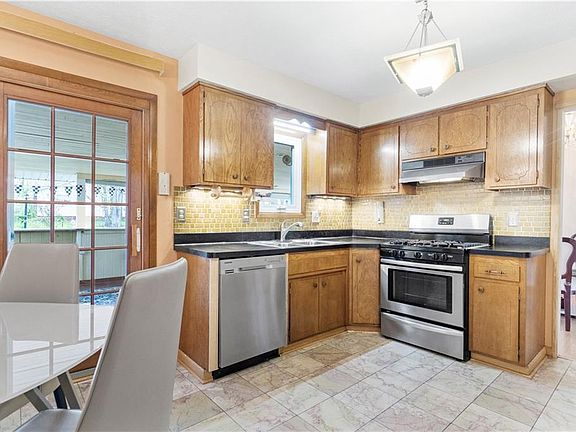 4th image of 6584 Duneden Ave
