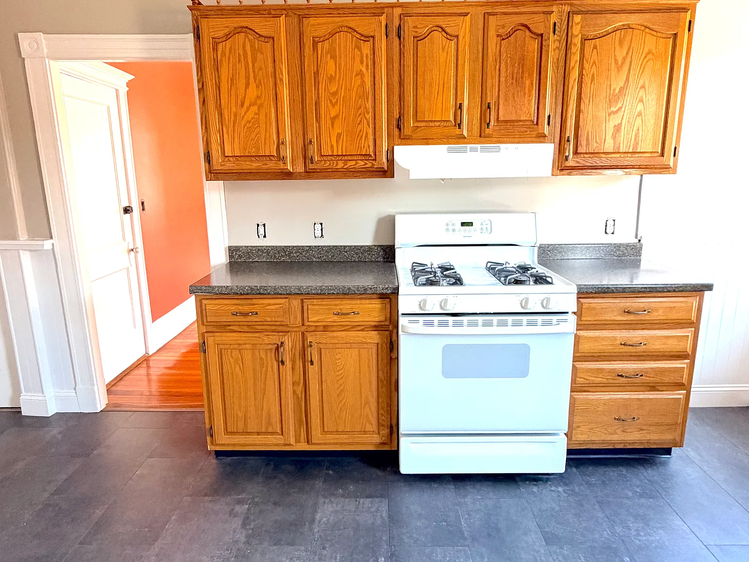 2 bed, 900 sqft, $2,400 — Photo 3