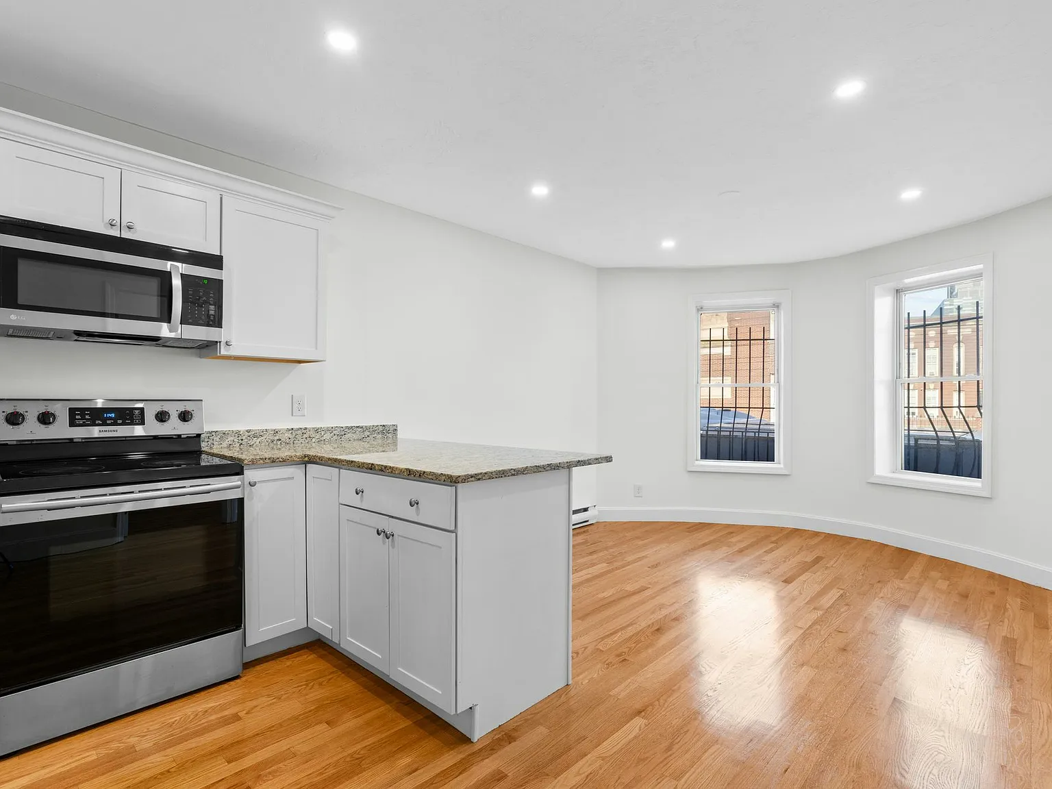754 Huntington Avenue - Unit 3 — Photo 2