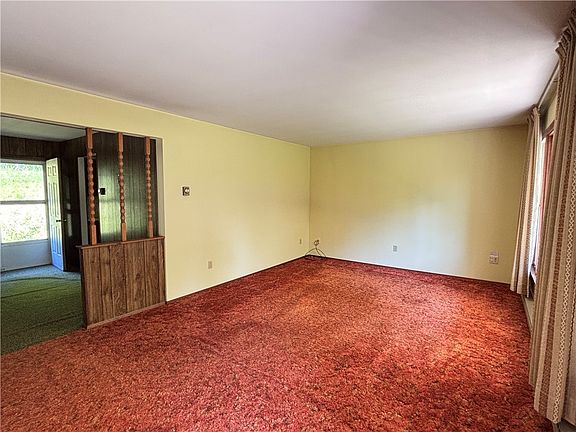 5th image of 125 Maple Valley Rd