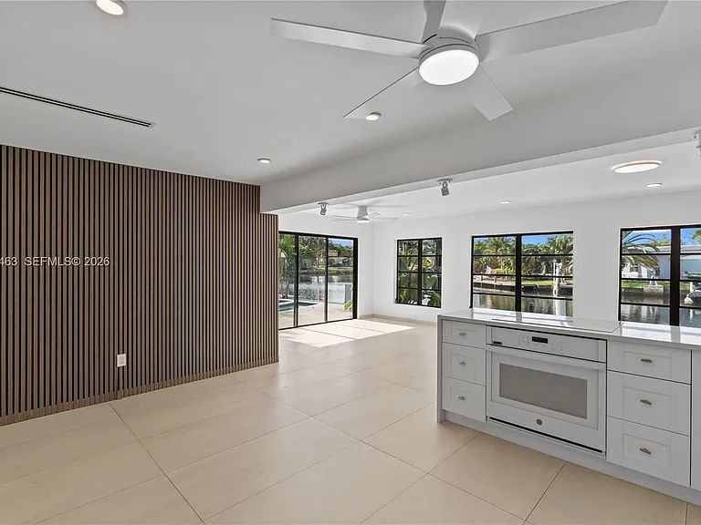 2706 Scott St — Photo 10