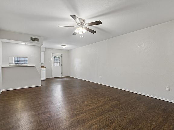 5th image of 405 Cambridge Dr