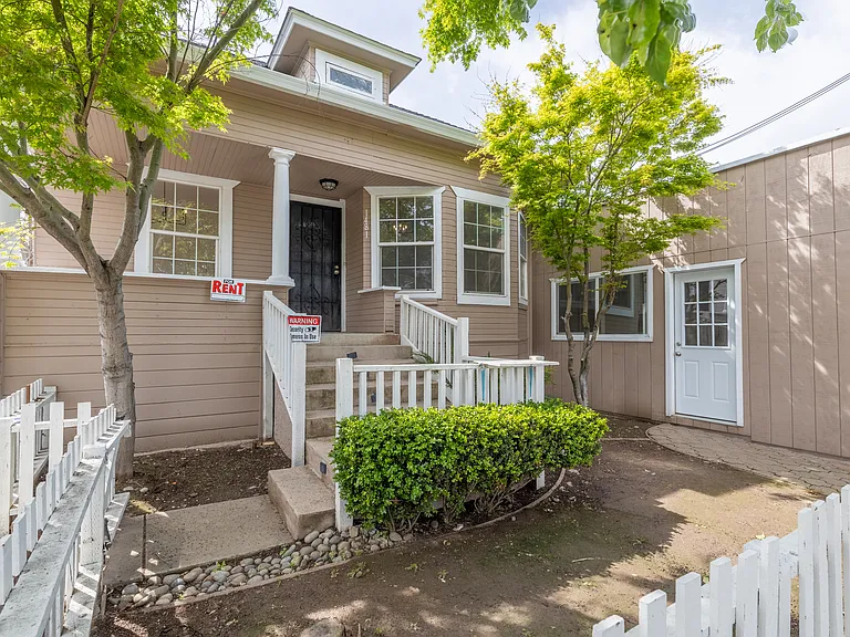 1481 Pomona Ave — Photo 1