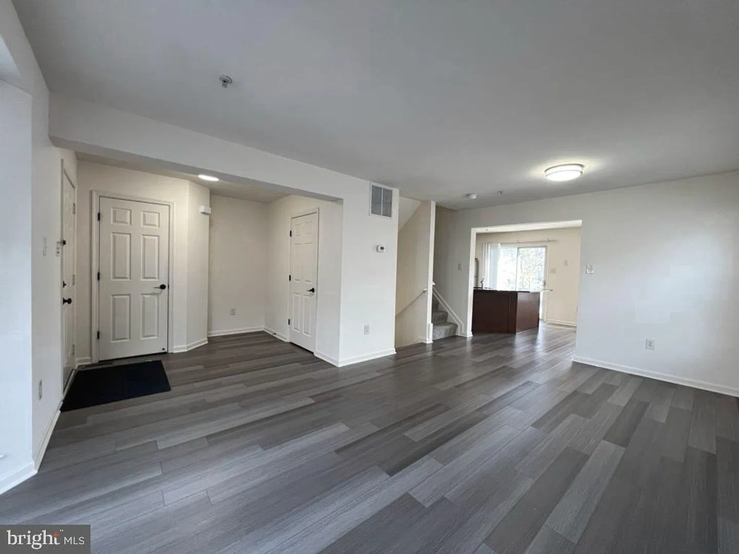 Beautiful and immaculate 3bd 2/2bth end of group townhome in Odenton — Photo 4