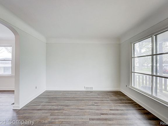 3rd image of 1936 Farrow St