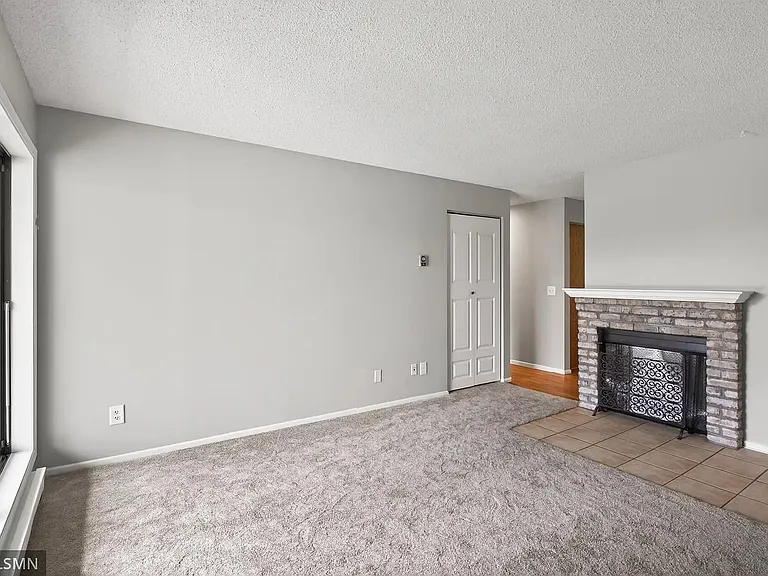 400 Shelard Pkwy #203 — Photo 2