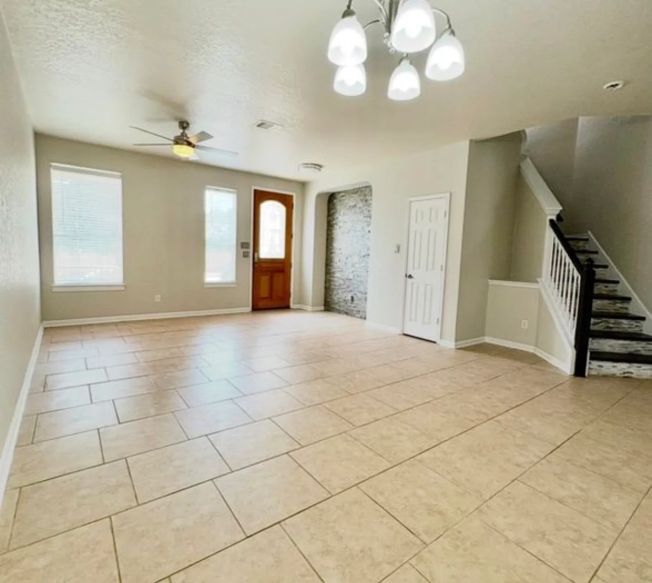 5 bed, 3550 sqft, $2,900 — Photo 4