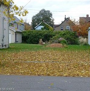 1st image of 1852 W 50th St