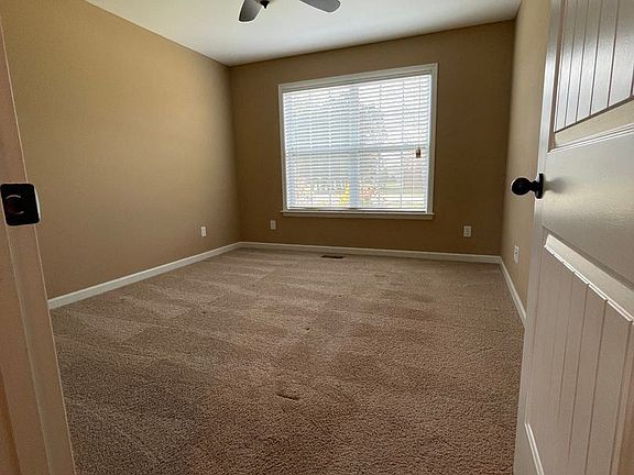 3rd image of 210 S Arrowhead Dr