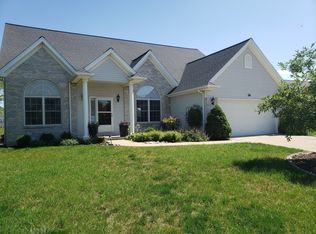 16 Rosewood Ct, Bloomington, IL