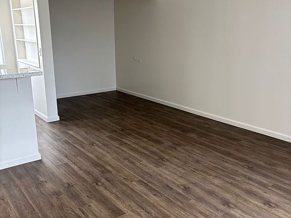 3rd image of 974 Thomas Ave APT 5