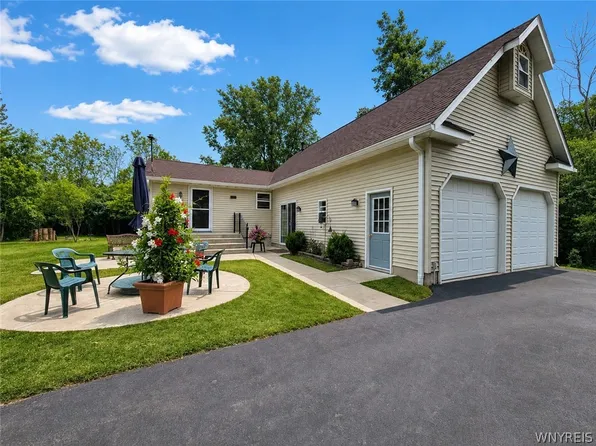 1363 Losson Rd, Depew, NY 14043
