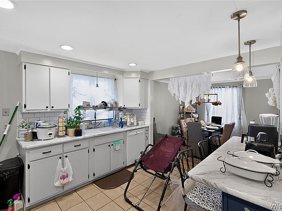 4th image of 30 Augusta Ave