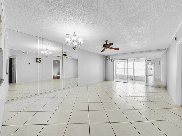 1035 Country Club Dr #407 — Photo 7