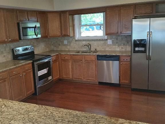3rd image of 1405 Diana Dr