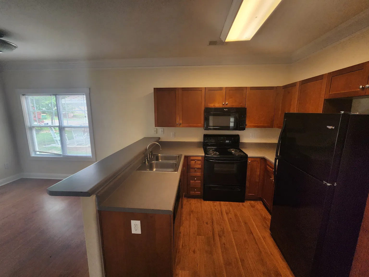 4 bed, 1586 sqft, $3,080 — Photo 3
