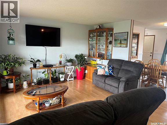 4th image of 206 4th St NW