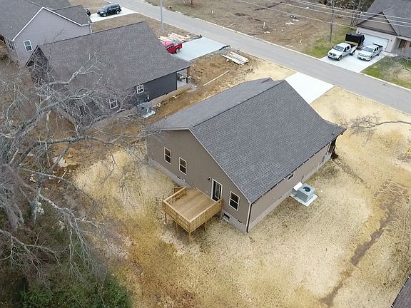 4th image of 112 Blue Grass Dr