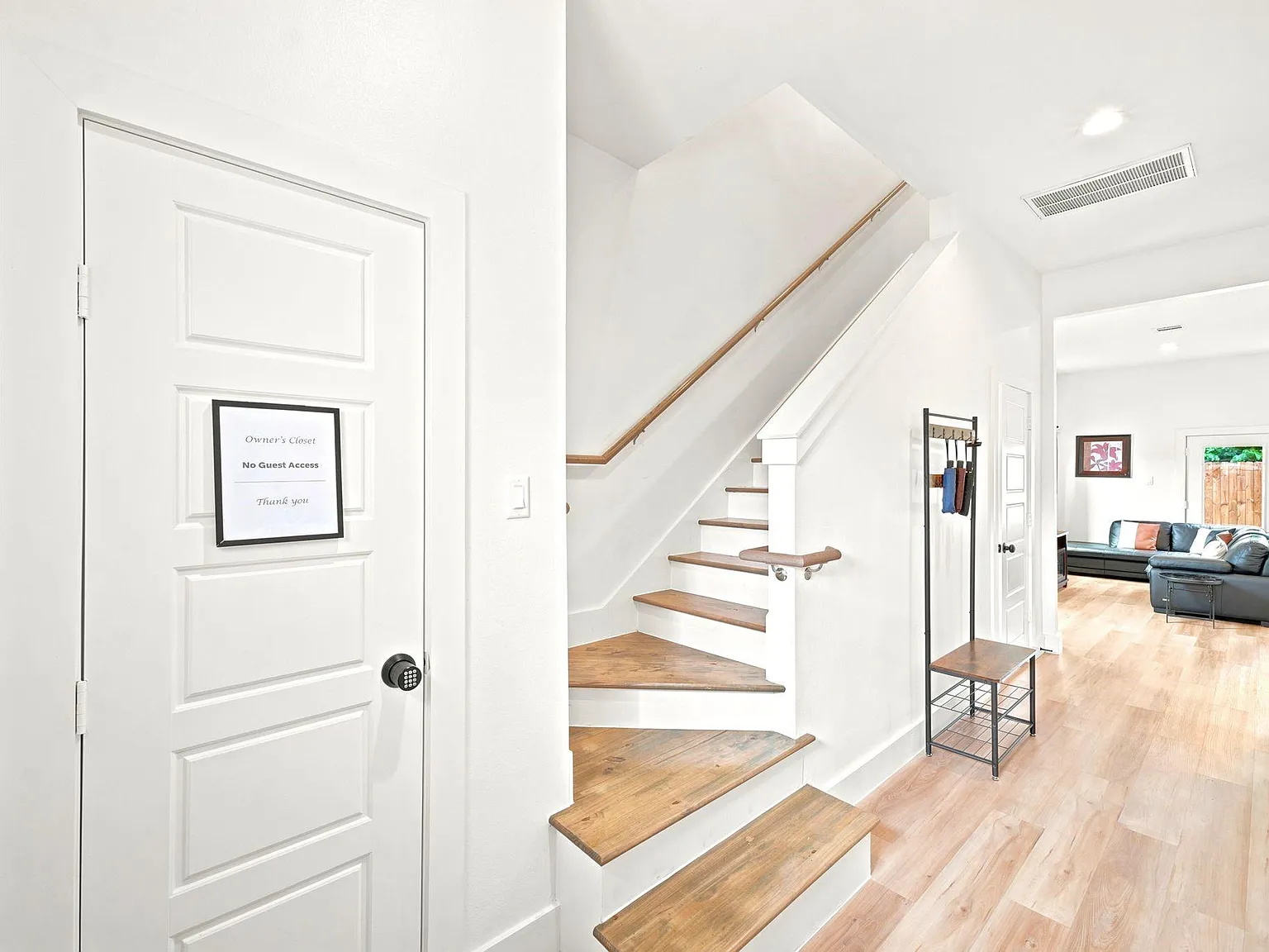 4 bed, 4.5 bath, 1430 sqft, $2,150 — Photo 2