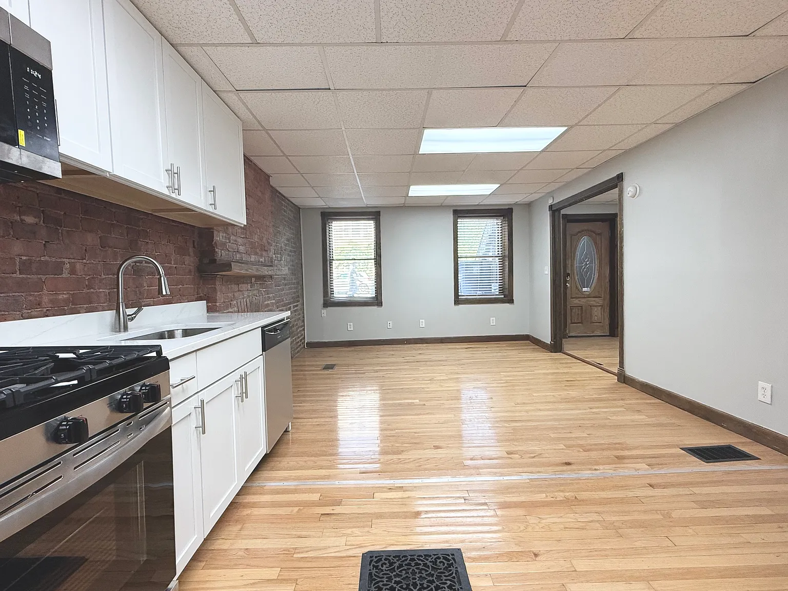 1 bed, 800 sqft, $1,700 — Photo 3