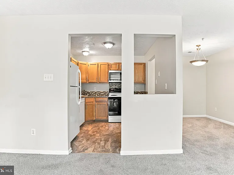 127 Brookland Ter #8 — Photo 9