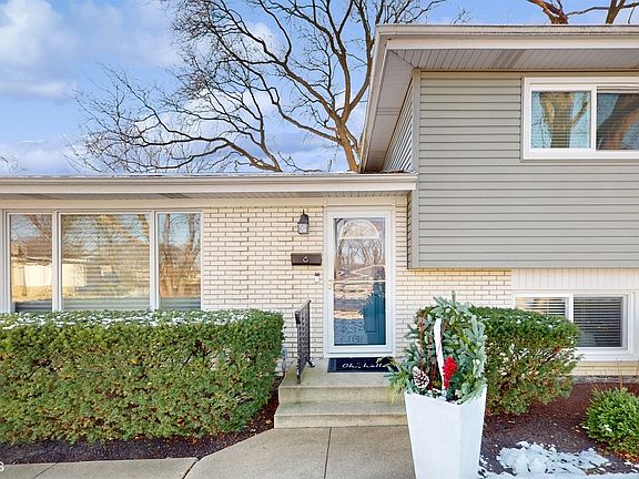 3rd image of 303 Nellie Ct