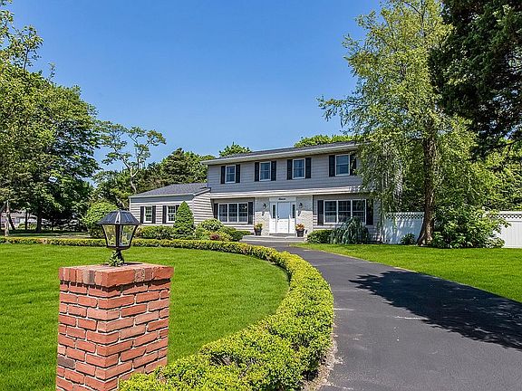 2nd image of 11 Cedar Bay Ct