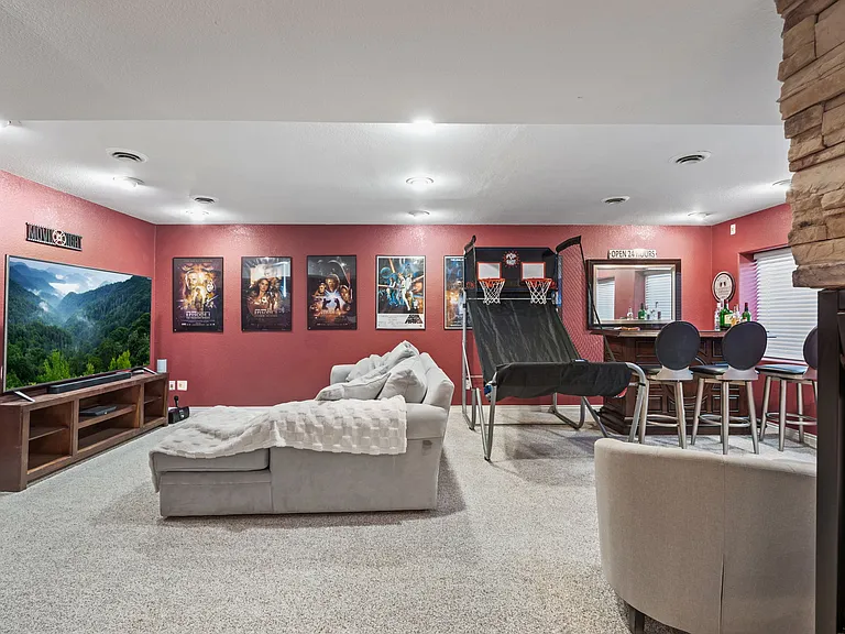 4350 Reginold Ct — Photo 35