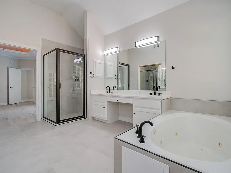 1711 Stone Meadows Ln — Photo 33