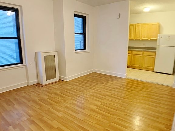 4th image of 21-77 33rd St #1A