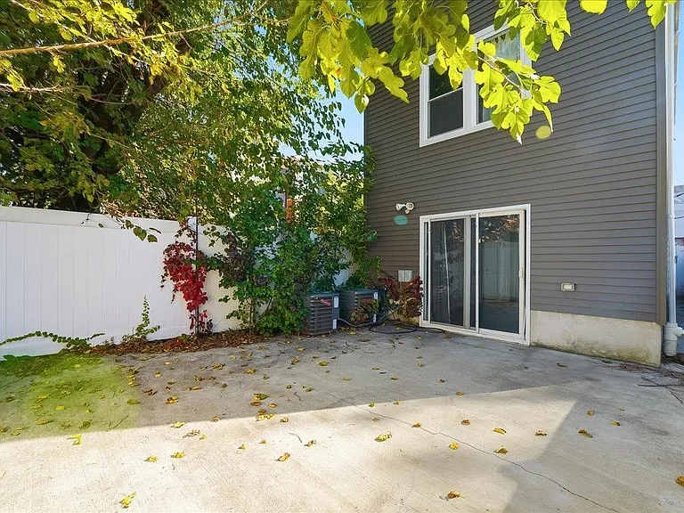 225 Freeman Ave #1 — Photo 20