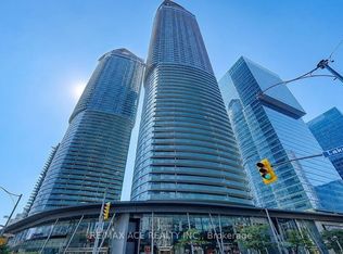 12 York St #404, Toronto, ON M5J 0E4