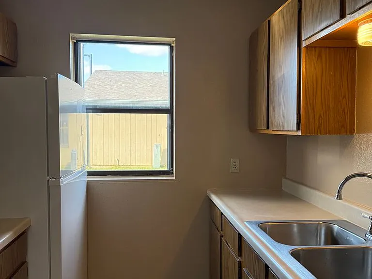 East Terrace Apts — Photo 7
