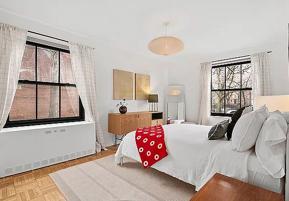 5th image of 325 Clinton Ave APT 1B