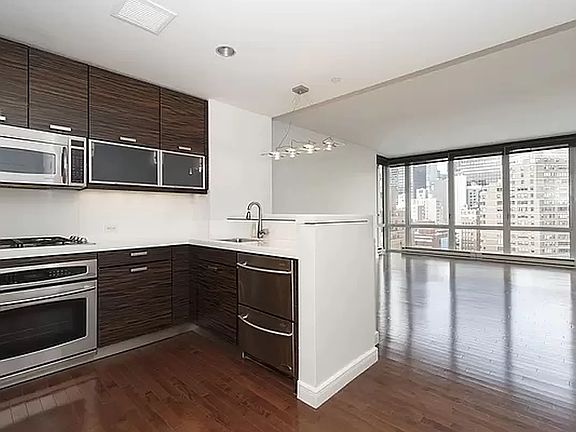 3rd image of 225 E 34th St APT 9J