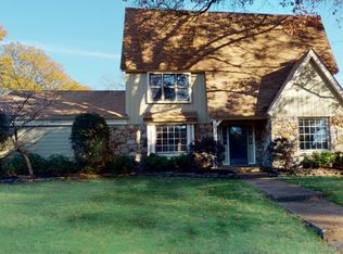 2896 Cross Country Dr, Germantown, TN 38138