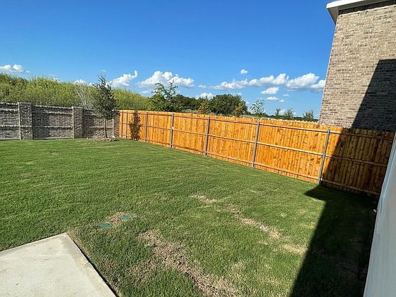 5th image of 211 Connecticut Ct