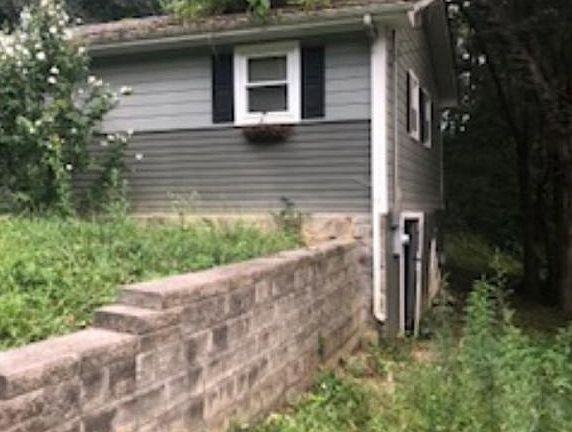 2nd image of 412 Rocky Hill Dr