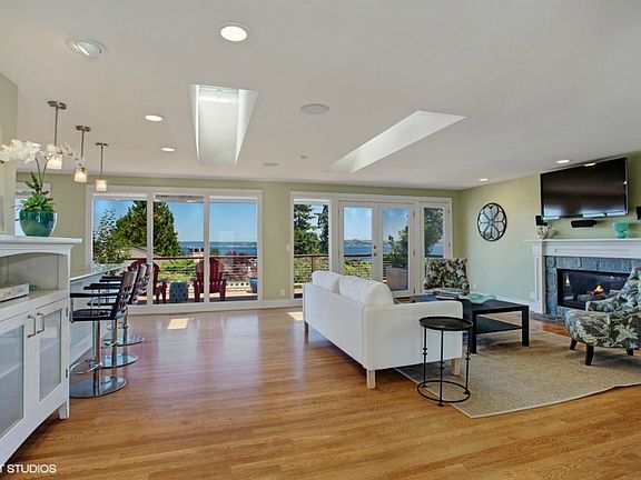 2nd image of 10893 NE Bill Point Dr