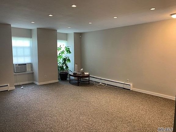 2nd image of 1303 Towne House Vlg