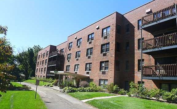 2nd image of 5 Oakdale Mnr APT A19d