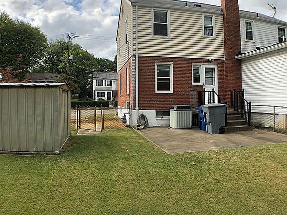 4th image of 5925 Edgehill Ct