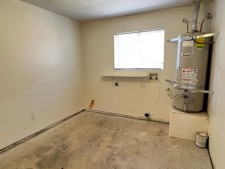 1320 Reddick Ln — Photo 16