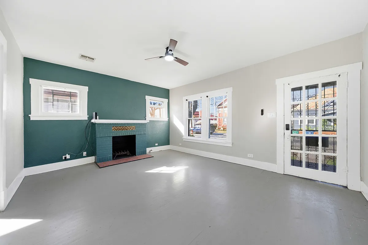 Building Photo - 122 Biering St #2