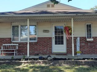 307 Oaktree Dr, Levittown, PA