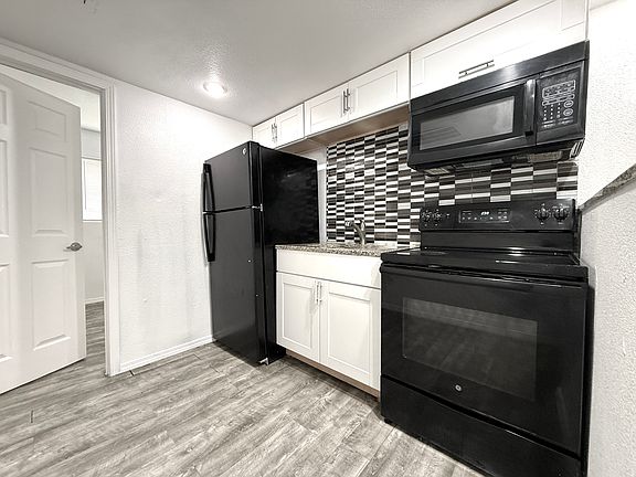 3rd image of 1607 N Carroll Ave APT 209