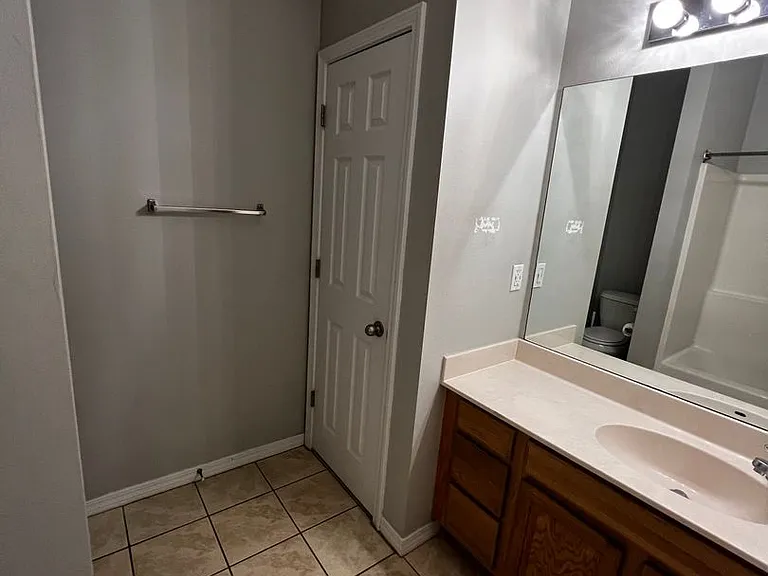 764 Shady St — Photo 11